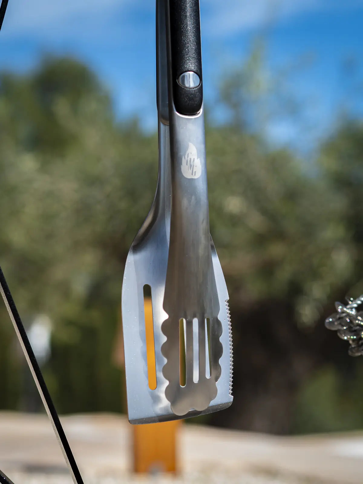 Pinzas y espátula